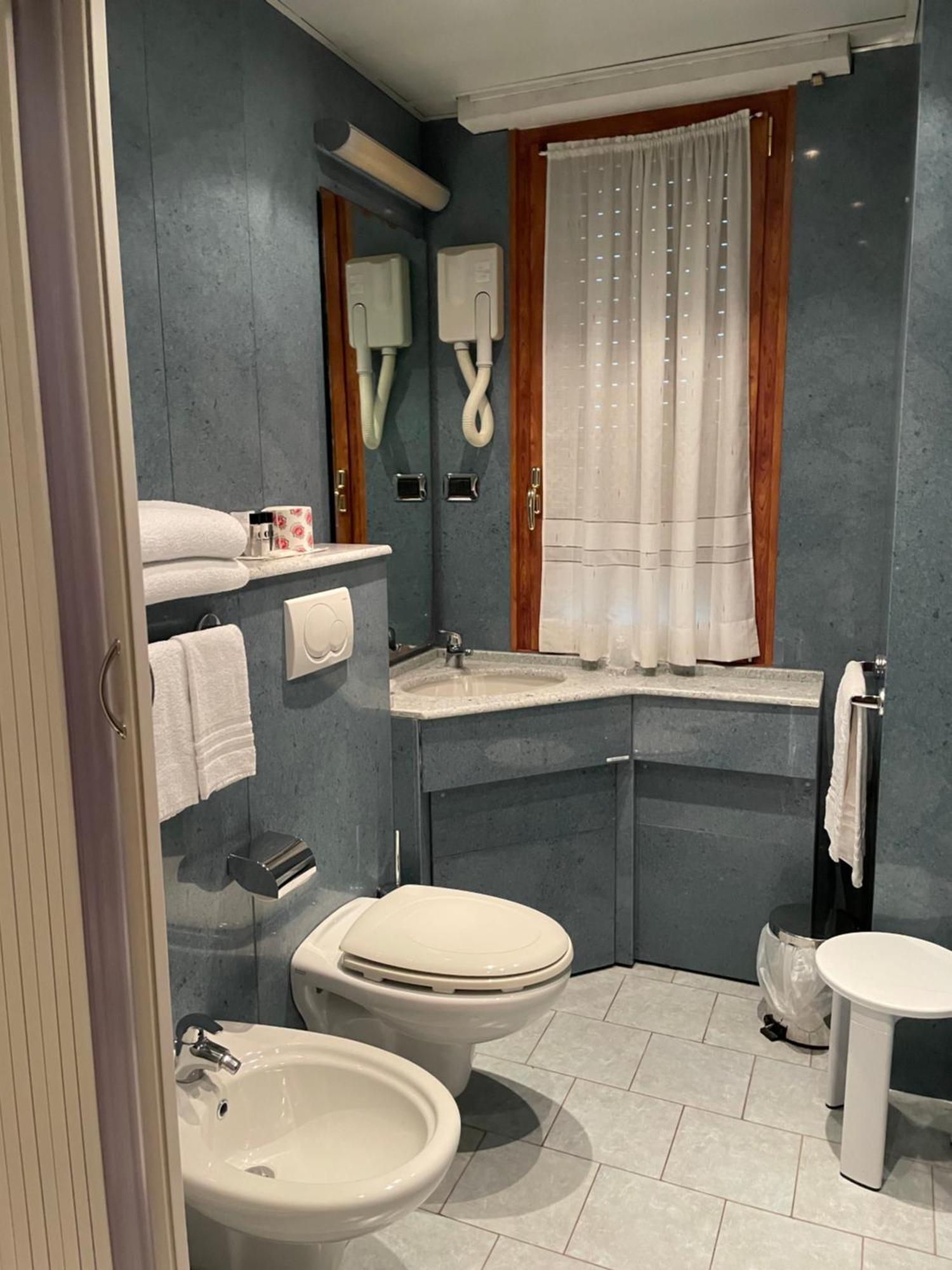 Hotel Mondial Rapallo Phòng bức ảnh