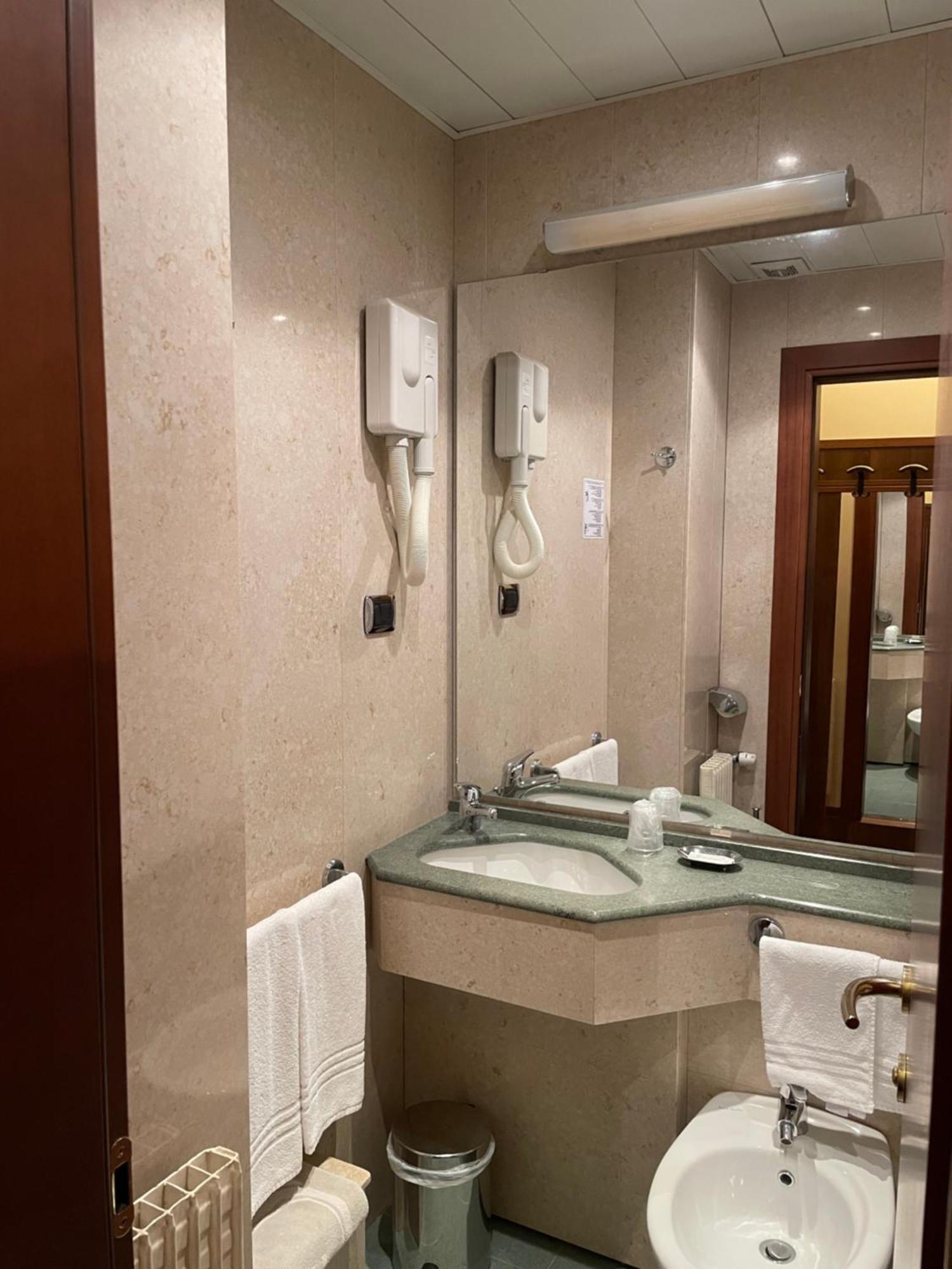Hotel Mondial Rapallo Phòng bức ảnh
